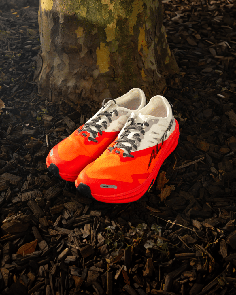 Front Page -Walking Shoes US 241107 Altra MontBlanc Carbon 01 819x1024 1